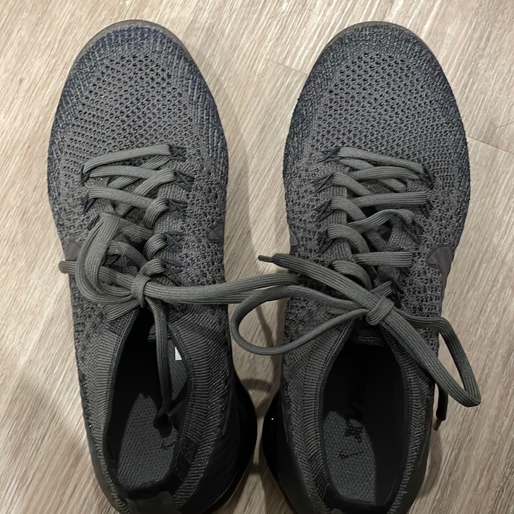 Nike size 8.5 Vapor maxes! Hardly worn, very good condition. 2018 model